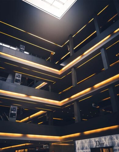 تشغيل وصيانة مستودعات صناعية